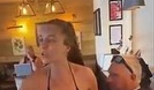 Un papy surpris en train de prendre photographier une fille dans un bar