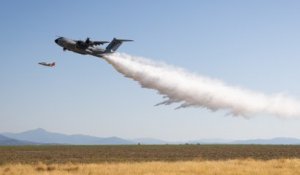 Incendies : Airbus transforme un avion militaire en bombardier d’eau
