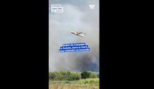 Incendie dans le Gard: les Canadair défilent à Aubais, pour éteindre les flammes