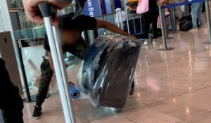 « Ça a failli en venir aux mains » : tensions avec les emballeurs clandestins de Roissy