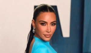 Anniversaire de Kylie Jenner : la brassière de Kim Kardashian prête à exploser, elle manque de tout dévoiler