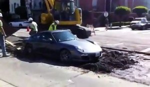 Piégé dans le ciment frais avec sa Porsche... Grosse honte pour ce conducteur