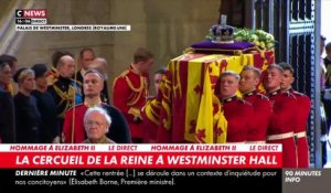 Mort d'Elizabeth II: Regardez le moment bouleversant de l'entrée du cercueil de la reine à Westminster Hall, suivi par la famille royale, avec la musique funèbre qui raisonne, et les gardes royaux