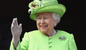Voici - Elizabeth II : les médecins de la reine "préoccupés" par son état de santé (1)