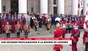 Une seconde proclamation du roi Charles III à la bourse de Londres