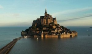 Les images extraordinaires du Mont-Saint-Michel redevenu une île grâce à la marée haute