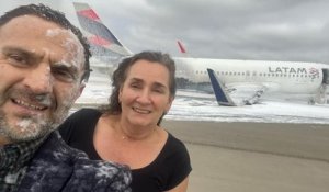 Ils se prennent en selfie après avoir survécu au crash d'un avion et se retrouvent au cœur d'une vive polémique