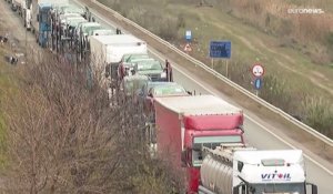 Ukraine : le calvaire des poids lourds, les black-out en Ukraine bloquent les camions en Roumanie