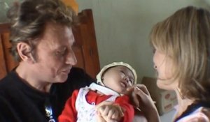 EXCLU. Johnny Hallyday : sa rencontre touchante avec sa fille Jade, à l’orphelinat, dévoilée dans un documentaire intime