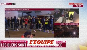Hugo Lloris, Didier Deschamps et les Bleus descendent de l'avion - Foot - CM 2022