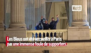 Les Bleus ovationnés par des milliers de supporters à Paris