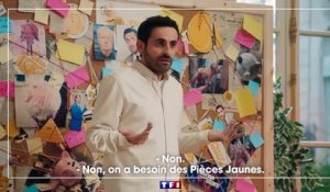 Pour le spot des "pièces jaunes", Brigitte Macron fait appel à Didier Deschamps et Camille Combal mais aussi à une ancienne Première Dame pour le moins inattendue !