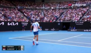 Balle excentrée = filet contourné : Djokovic a la solution à tout