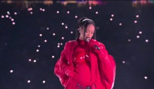 Rihanna : de retour sur scène et enceinte