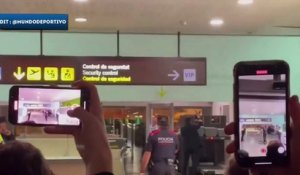 Messi déchaine les foules barcelonaises à l’aéroport d’El Prat