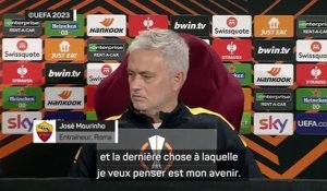16es - Mourinho : "Je ne veux pas penser à mon avenir"