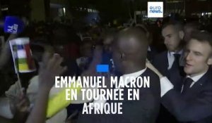 Emmanuel Macron entame sa tournée africaine au Gabon