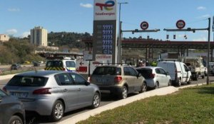 « J’attends et je suis en panne » : à Marseille, l’essence commence à manquer