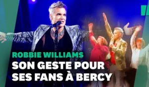 Ces fans de Robbie Williams étaient mal placées à Bercy, il les a fait monter sur scène