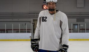 À 70 ans, ce maire joue toujours au hockey