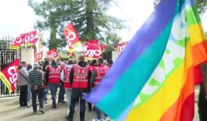 Les syndicats manifestent devant les sous-préfectures