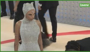 Les stars rendent hommage à Karl Lagerfeld sur le tapis rouge du Met Gala