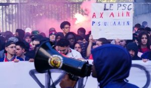 « Notre club est en crise » : la grogne des Ultras devant le siège du PSG