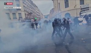 Lyon : un CRS blessé lors d'une manifestation témoigne