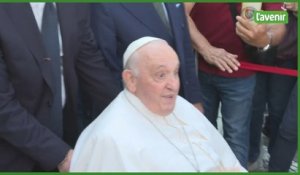 Le pape François quitte l'hôpital après son opération de l'abdomen