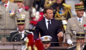 14-Juillet : défilé militaire sur les Champs-Élysées