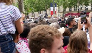 "C'était drôle de voir parader Macron" : les touristes nombreux pour le défilé du 14 juillet