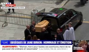 Obsèques de Jane Birkin: le cercueil de la chanteuse quitte l'église de Saint Roch sur la chanson "La Javanaise"