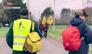 Les opposants aux bassines, réserves controversées destinées à l'irrigation agricole, s'élancent cet après-midi à vélo et en tracteur au départ des Deux-Sèvres, cinq mois après les violents affrontements survenus à Sainte-Soline - VIDEO