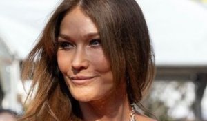 Carla Bruni : ses vacances en Sardaigne en famille