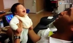 Ce bébé pleure de rire!