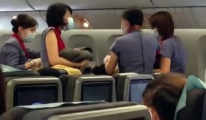 Une femme accouche dans un avion à 9000 mètres d'altitude