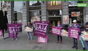 Gaia se déploie devant McDonald's pour protester contre les "poulets zombie"