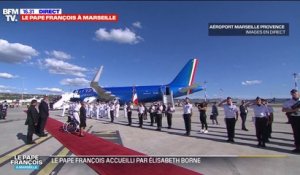 Le pape François accueilli à l'aéroport Marseille Provence avec La Marseillaise