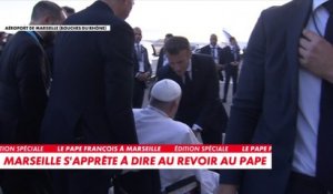 Le couple présidentiel rencontre le pape François, avant son départ