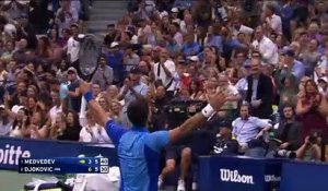 Trois sets mais un vrai combat : Les temps forts du 24e sacre de Djokovic