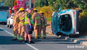 Une auto-école se renverse à La Prairie (Le Reflet - Erick Rivest)