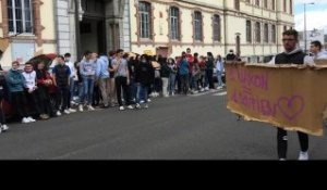 Bagnères: les lycéens mobilisés à l'entrée de Victor Duruy
