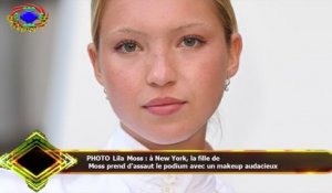PHOTO Lila Moss : à New York, la fille de  Moss prend d'assaut le podium avec un makeup audacieux