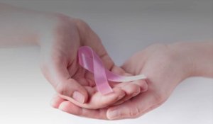 Octobre rose : ces stars françaises qui brisent le tabou sur le cancer du sein