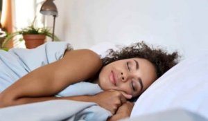 Dormir mieux : l'influence bénéfique des personnes bienveillantes sur le sommeil ?