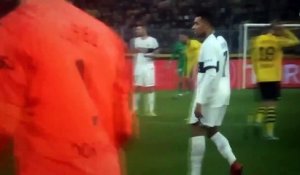 PSG Mbappé et Hakimi en discussion animée en fin de match contre Dortmund