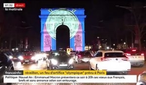 Nouvel An: sur les Champs-Elysées, de nouveau la foule et l'éclat d'un feu