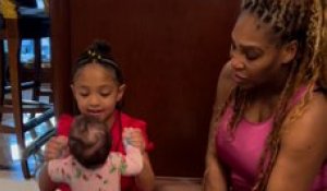 Serena Williams parle en français à ses filles