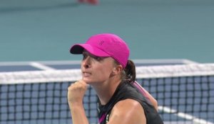 Miami - Swiatek revient de loin face à Noskova