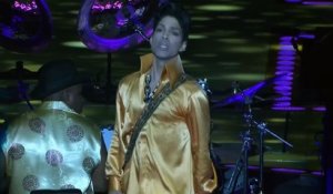 Prince chante son tube "Purple Rain" en live en 2011